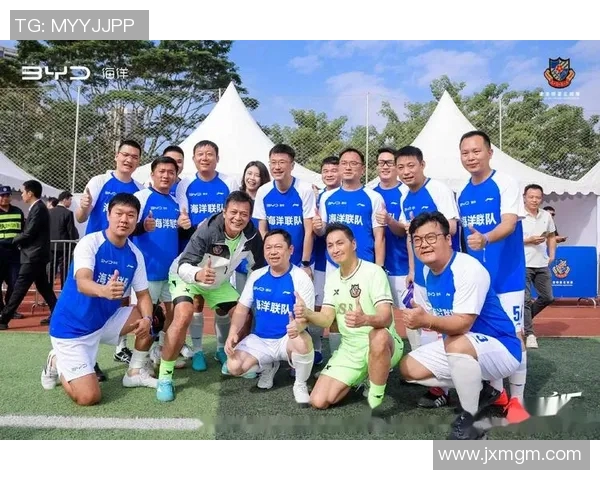 足球明星齐聚一堂精彩瞬间高清大合照尽显风采与友谊